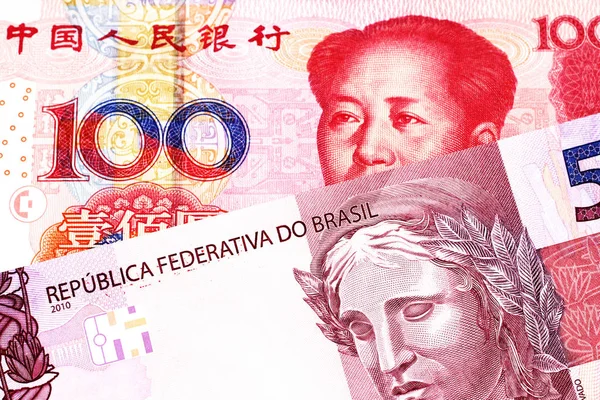 Vörös 100 Kínai Jüan Bank Figyelmét Rózsaszín Lila Brazil Reais — Stock Fotó