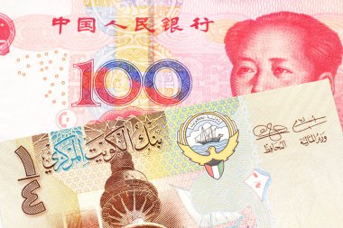 Kuveyt'ten çeyrek dinar makro kırmızı Bir Çin renminbi yüz yuan notu ile yakın