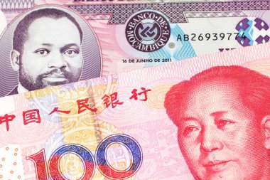 Mozambik'ten mor, yirmi metical not kırmızı, yüz Çin yuan faturası ile yakın