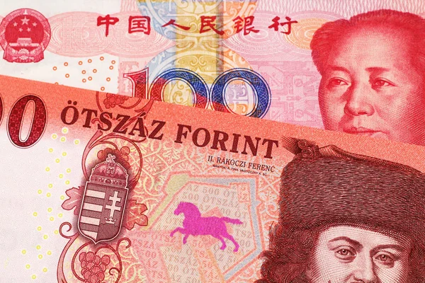Een Close Afbeelding Van Een Rode 100 Hongaarse Forint Bill — Stockfoto