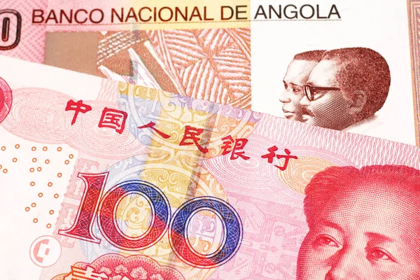 Colorido Billete Diez Kwanza Angola Con Billete Rojo Chino 100 — Foto de Stock