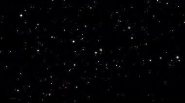 Uzayda akan parıldayan parçacıklar, siyah arka plan üzerinde ışıltılı toz 