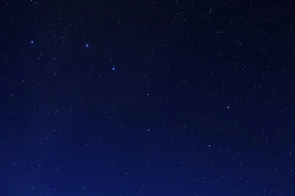 夜に濃い青空の星 — ストック写真