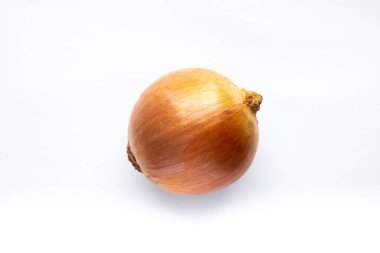 Beyaz arkaplanda soğan yalıtımı.