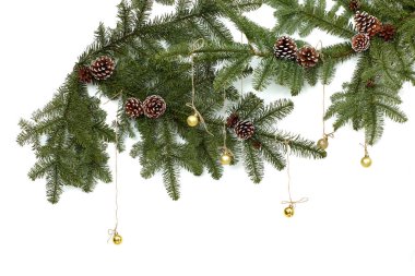 Noel ağacı dalları ile arka plan ve glitter topları asılı. Gerçekçi köknar ağacı sınır, üzerinde beyaz izole kare. Büyük Noel kartları, afiş, el ilanları, parti posterler için.