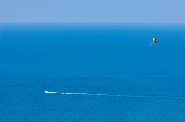 Parasailing Cielo Azul Mar — Foto de Stock