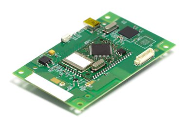 Elektronik baskılı devre kartı yongaları ve diğer bileşenleri ile, ön tarafı, açılı görünümü, beyaz izole