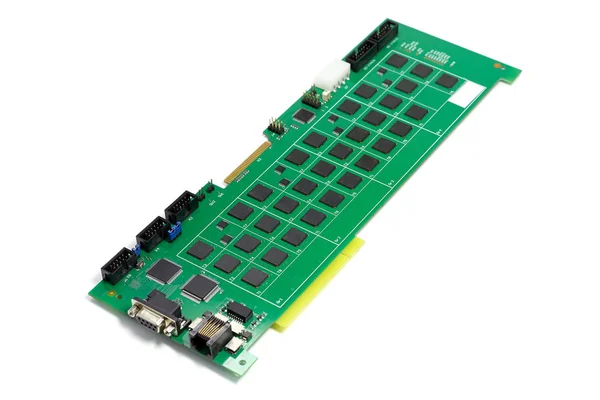 Elektroniskt kretskort med mikrochip och många elektriska komponenter — Stockfoto