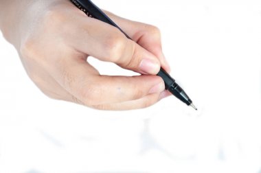 Kalemle çizim için el