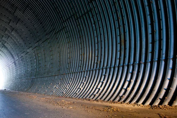 旧路隧道 专注于钢材 — 图库照片