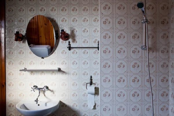 Vintage Stylish Bathroom Interior — Stock Photo, Image