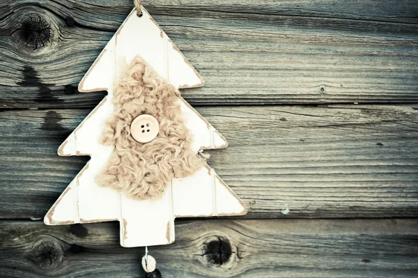 老式木制圣诞装饰挂 质朴的假日背景 — 图库照片