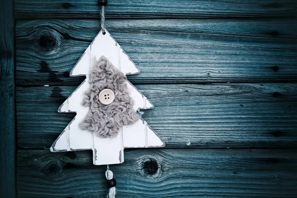 老式木制圣诞装饰挂 质朴的假日背景 — 图库照片