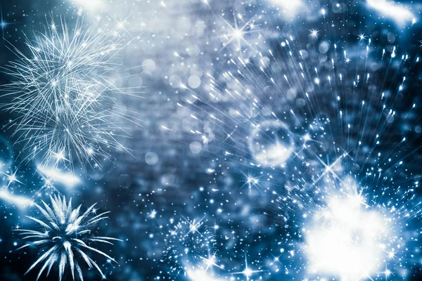 Yeni yılda havai fişekler ve kopyalama alanı - soyut tatil arkaplanı