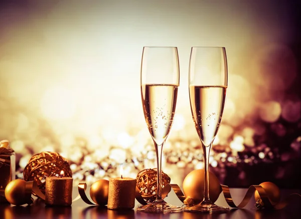 Два Келихи Шампанського Проти Святкових Вогнів Феєрверків Святкування Нового Року — стокове фото