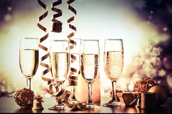 Bicchieri Champagne Contro Luci Delle Vacanze Pronte Festa Capodanno — Foto Stock