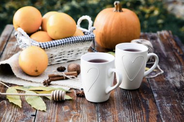 çay limon, bal, portakal, woodenbackground üzerinde yaprak