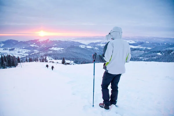 Wandelen Winter Van Besneeuwde Bergen — Stockfoto