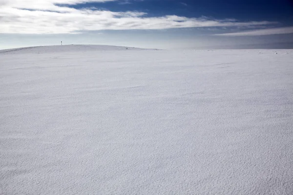 Winter Achtergrond Van Verse Sneeuw Blauwe Hemel — Stockfoto