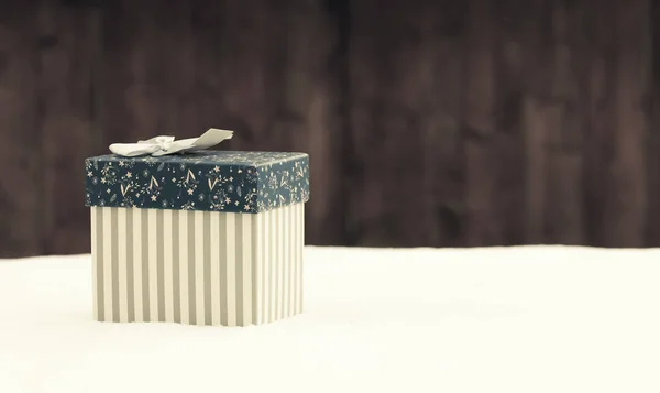 Подарункова Коробка Снігу Різдвяні Вогні — стокове фото