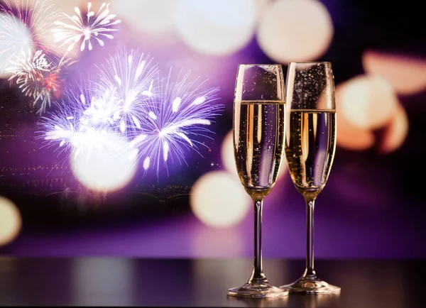 Два Келихи Шампанського Готові Принести Новий Рік — стокове фото