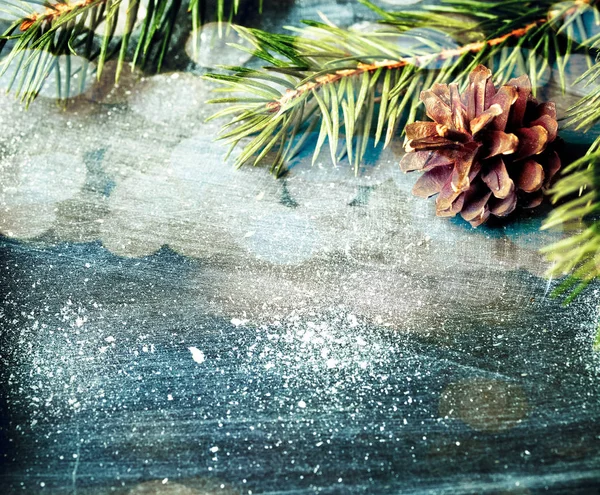 Kerstdecoratie Besneeuwde Blauwe Achtergrond Met Kopie Ruimte — Stockfoto