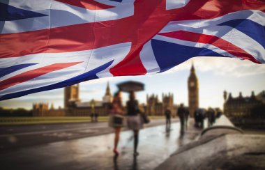 Brexit kavramı - bayrak ve Big Ben ile Westminster Sarayı çift pozlama