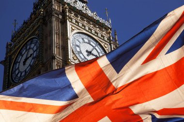 Brexit kavramı - bayrak ve Big Ben ile Westminster Sarayı çift pozlama