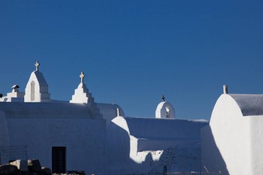 Yunanistan 'ın Mykonos adasındaki 14. yüzyıl Paraportiani Kilisesi