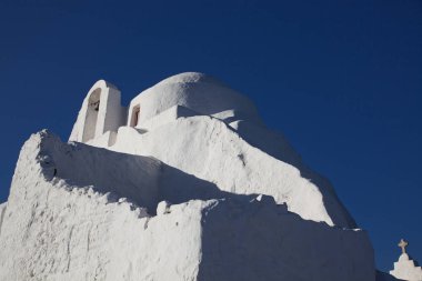 Yunanistan 'ın Mykonos adasındaki 14. yüzyıl Paraportiani Kilisesi