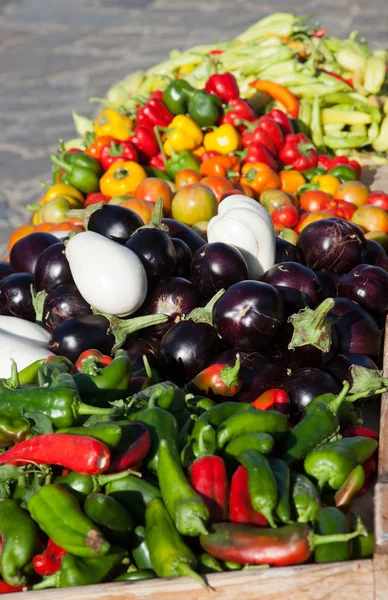 Frisches Gemüse Auf Dem Markt — Stockfoto