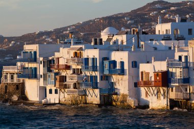 Günbatımında küçük Venedik, Mykonos, Yunanistan - lüks seyahat sefaleti - Yunan adaları