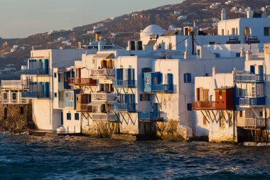 Günbatımında küçük Venedik, Mykonos, Yunanistan - lüks seyahat sefaleti - Yunan adaları