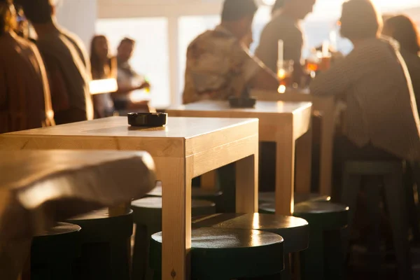 Sonnenuntergang Bar Strand Fokus Auf Tisch — Stockfoto