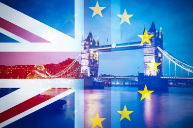 Brexit kavramı - Tower bridge ve bayrakları çift pozlama
