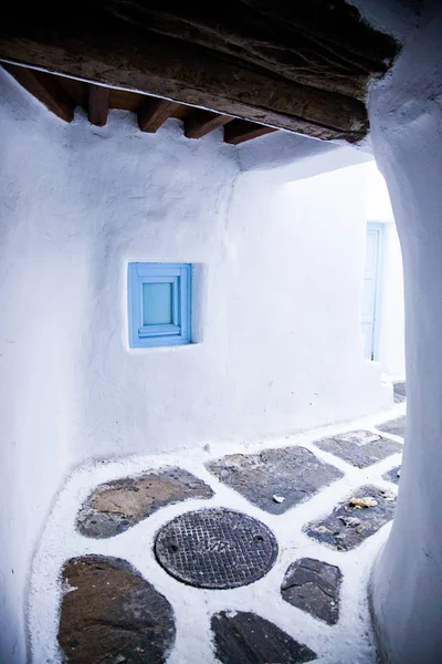 Traditionele Smalle Straat Mykonos Met Blauwe Deuren Witte Muren — Stockfoto