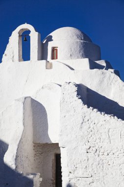 Yunanistan 'ın Mykonos adasındaki 14. yüzyıl Paraportiani Kilisesi