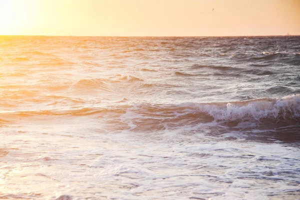 Mooie Zee Golven Bij Zonsondergang Strand Vakantie Achtergrond — Stockfoto