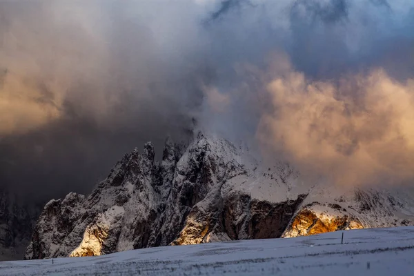 Nevado Início Inverno Paisagem Alpe Siusi Dolomites Itália Destino Férias — Fotografia de Stock