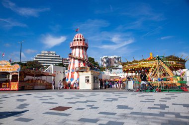 Bournemouth, İngiltere - 1 Haziran, 2017: Bournemouth beach iskelesinden ve sahil, Dorset
