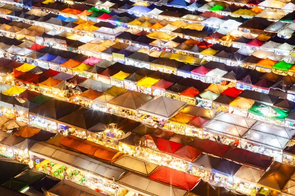 Farbenfroher Nachtzug Markt ratchada, bangkok, thailand — Stockfoto
