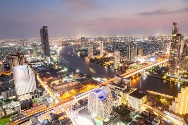Bangkok şehir gökdelenler Tayland hava gece görünümü 