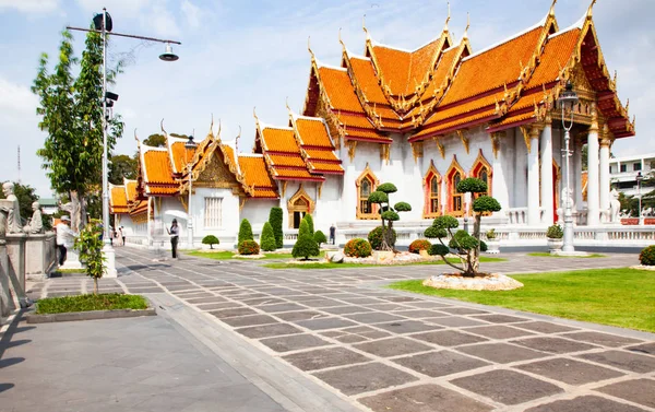 Wat Benchamabopit, el templo de mármol, Bangkok, Tailandia —  Fotos de Stock