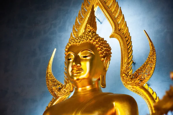 Staty av Buddha i Wat Benchamabopit, Bangkok, Thailand — Stockfoto