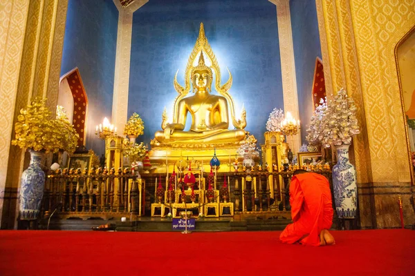 Posąg Buddy w Wat Benchamabopit, Bangkok, Tajlandia — Zdjęcie stockowe