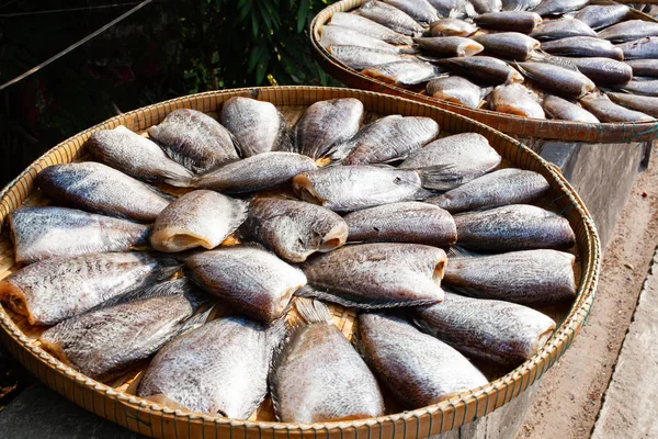 Filetto di pesce fresco sul mercato — Foto Stock