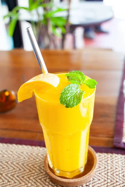 Succo di mango fresco — Foto Stock