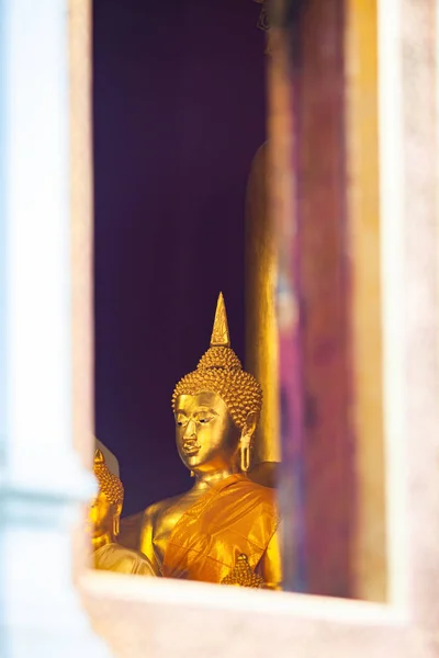 Pomnik Buddy w świątyni, Chiang Mai Tajlandia — Zdjęcie stockowe