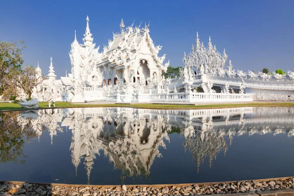 Wat Rong Khun Kuuluisa valkoinen temppeli Chiang Rai, Thaimaa — kuvapankkivalokuva