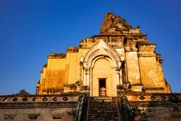 Wat Chedi Luang Varavihara, Chiang Mai, Tajlandia — Zdjęcie stockowe